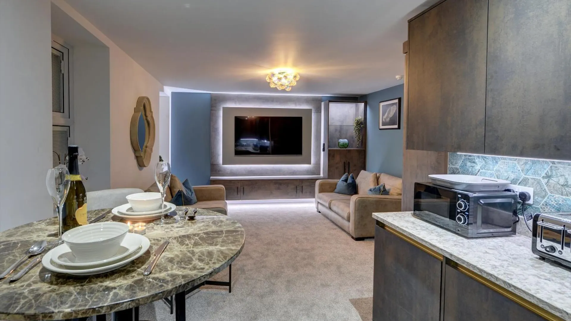 Swish Holiday Apartments 13 King Edward Avenue Blackpool 0*,