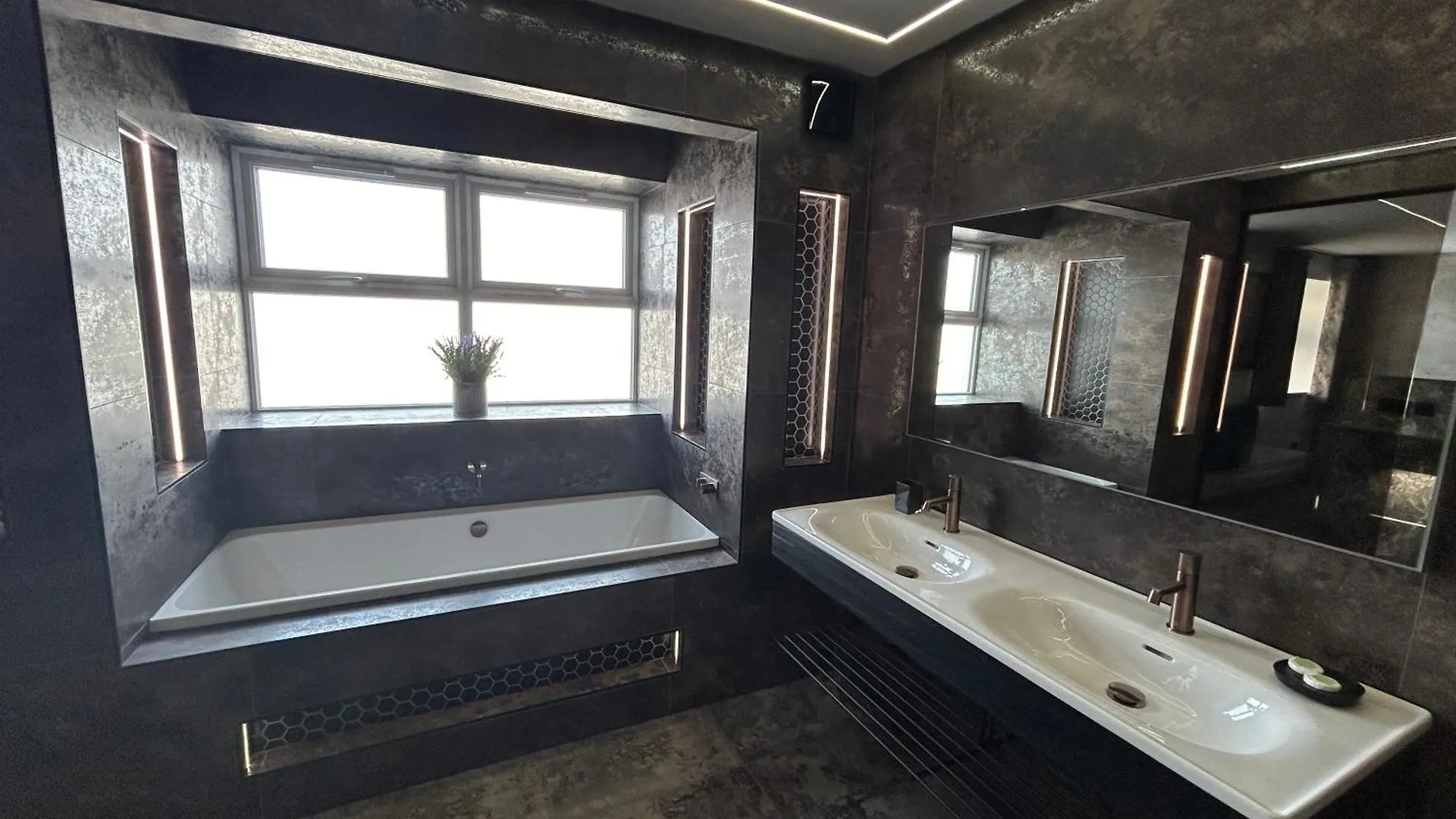 Swish Holiday Apartments 13 King Edward Avenue Blackpool 0*,  United Kingdom